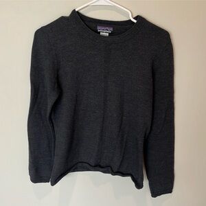 Patagonia 100% Merino Wool Sweater Gray
Size Medium